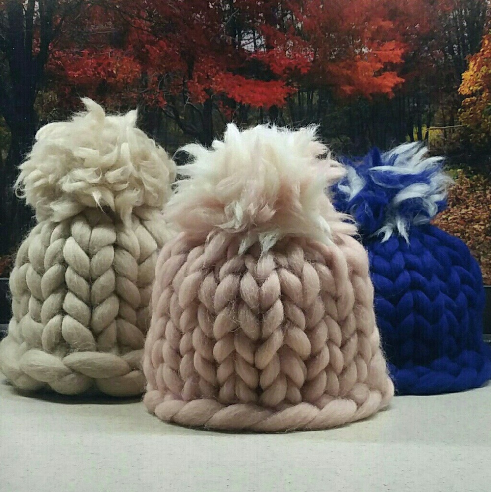 Toboggans/Winter hats and scarf set